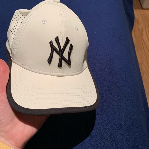 Men’s New Era Yankee baseball hat - Picture 2 of 6